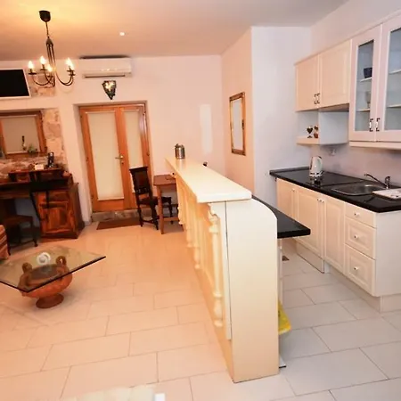 Studio In The Center Of Apartment